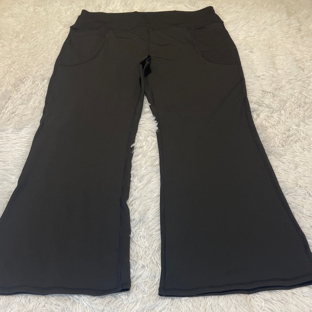 UNBRANDED Black Flared Pants WOMENS SIZE 2XL. LIGHT WEIGHT